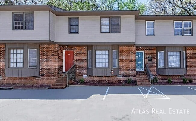 Building Photo - 265 Lexington Heights