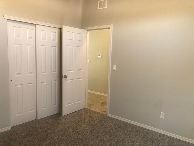 Building Photo - 825 Whitebrush Dr