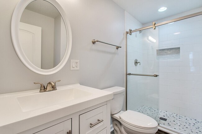 Building Photo - Beautiful 4 Bed 3 Bath Home in Lawrenceville!
