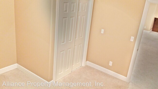 Building Photo - 5 br, 3 bath House - 8739 William Dr.