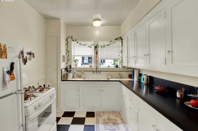 Building Photo - 2066 NW Overton St