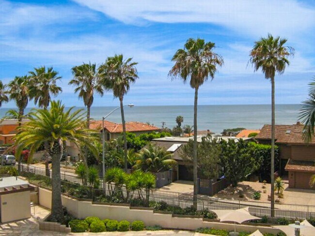 Building Photo - 5440 La Jolla Blvd