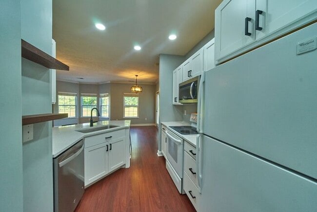 Building Photo - Wonderful 2 bedroom 2 bath Condo End Unit ...