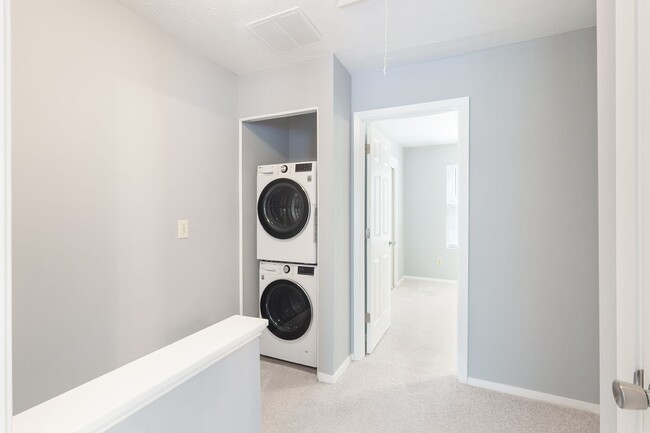Building Photo - Two-Story Townhome Quiet Neighborhood w/ G...