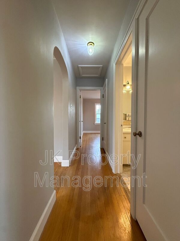 Building Photo - 115 16th St N