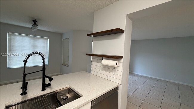 Building Photo - 1174 Coral Club Dr