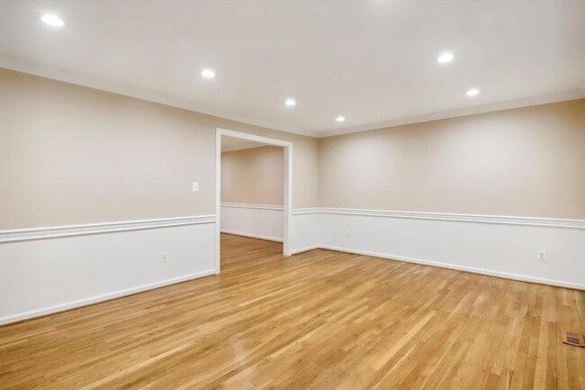 Building Photo - 5 BR 4.5 BA home with inground heated pool and extensive hardscape!