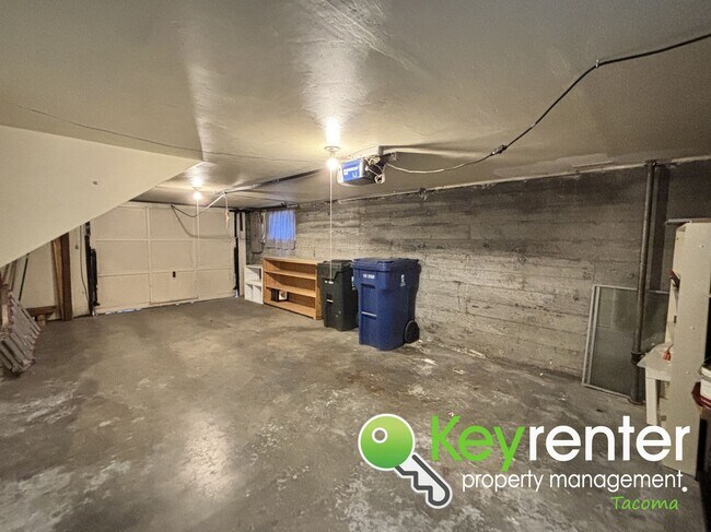 Building Photo - Charming 4-Bedroom Mid-Century Style Craft...