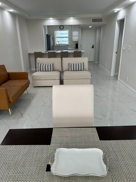 Building Photo - 1391 S Ocean Blvd