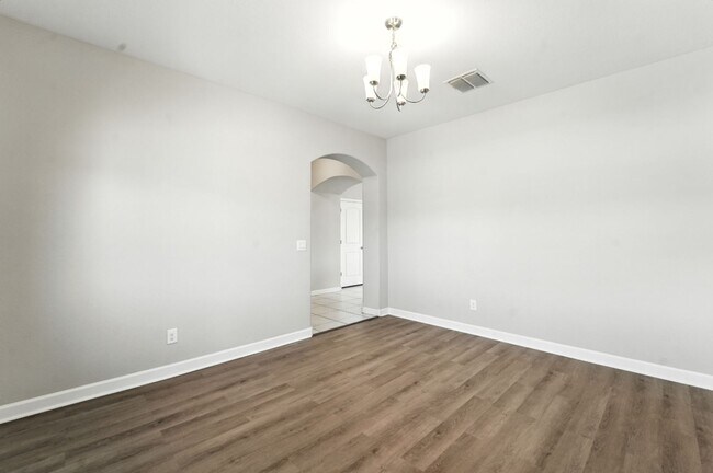 Building Photo - Welcome to this stunning 3-bedroom, 2-bath...