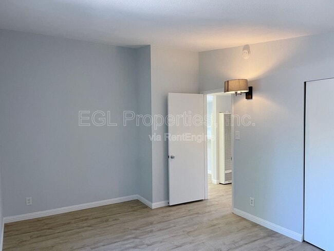 Building Photo - 360 N San Vicente Blvd