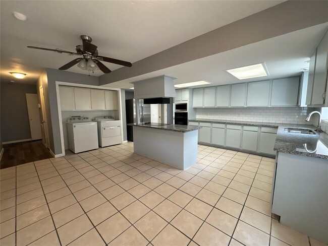 Building Photo - 12011 Carriage Ridge Ct