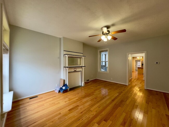 Building Photo - Charming 2 Bedroom/2.5 Bathroom Townhome in Upper Fells Point, MD!