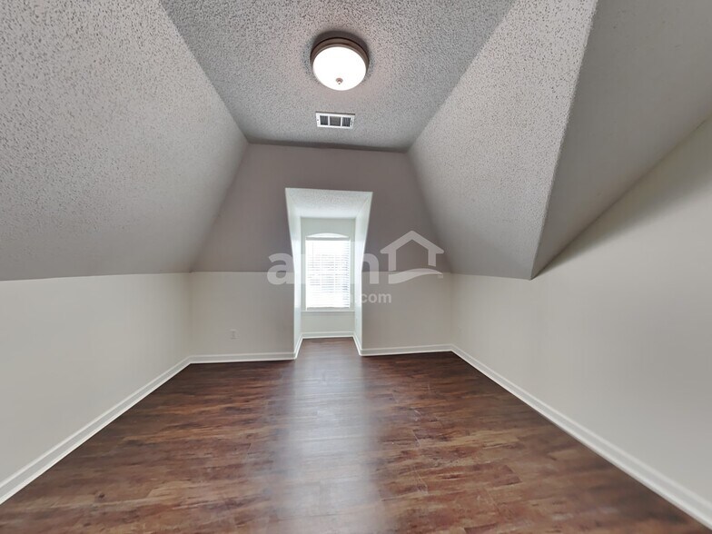 Building Photo - 13136 Braybourne Pkwy