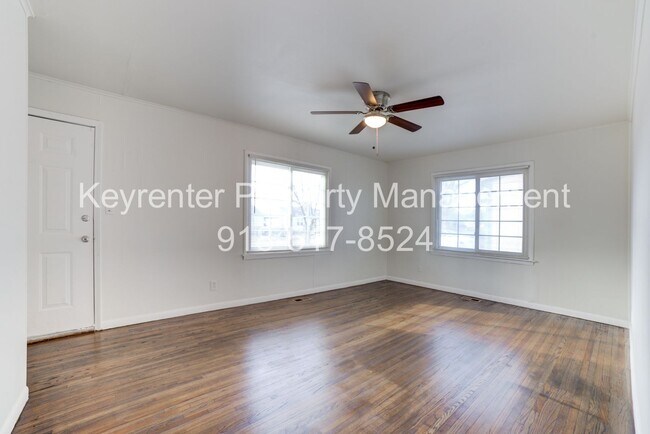 Building Photo - Gorgeous 2 Bedroom West Tulsa Home!