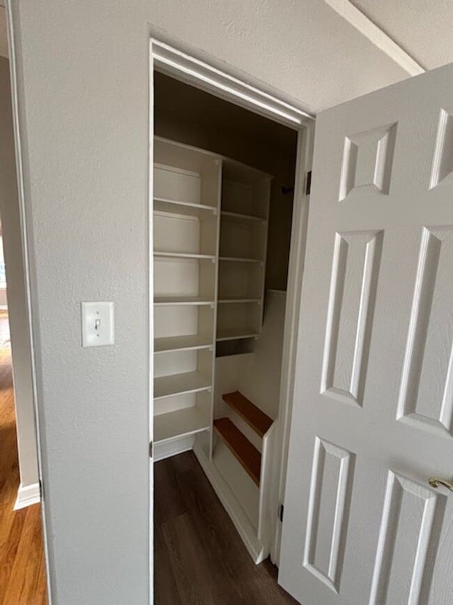 Building Photo - 4 Bedroom 2 Bath House by Frontier Park