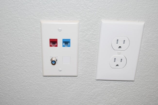 Building Photo - 1519 W 12th St