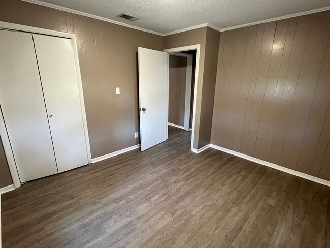 Building Photo - 204 N Frankfort Ave