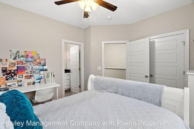 Building Photo - 2 br, 2.5 bath House - 418 North Donahue Dr