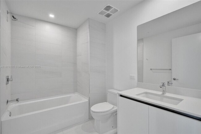 Building Photo - 900 N Ocean Blvd