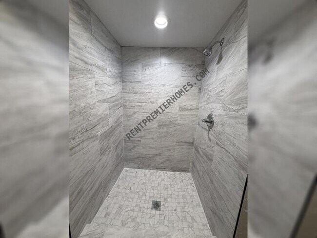 Building Photo - 1712 Haven Dr