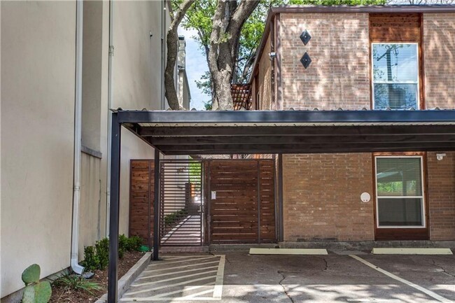 Primary Photo - Great condo in dallas with custom designs!