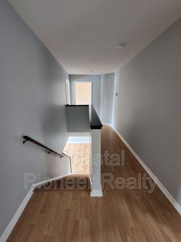 Building Photo - 10121 Sea spray Pl