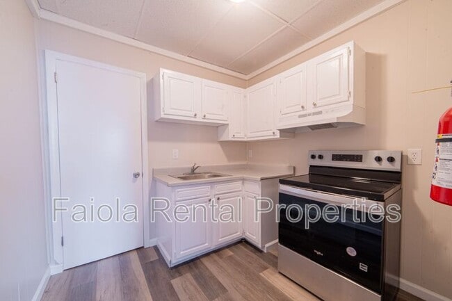 Building Photo - 112 N High St