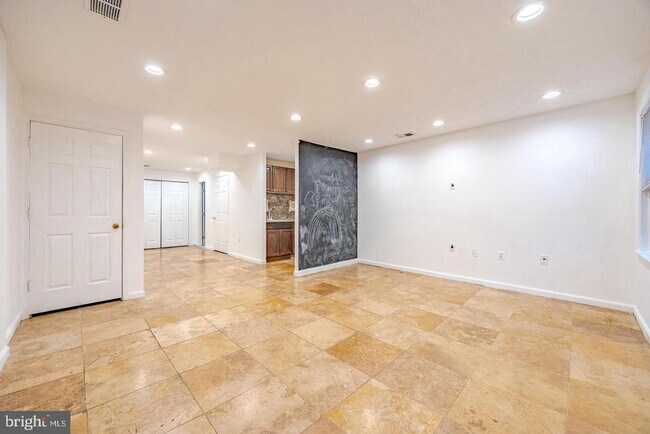 Building Photo - 8200 Maple Ridge Ave
