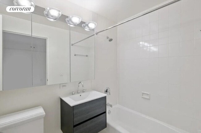 Building Photo - 66 W 38th St