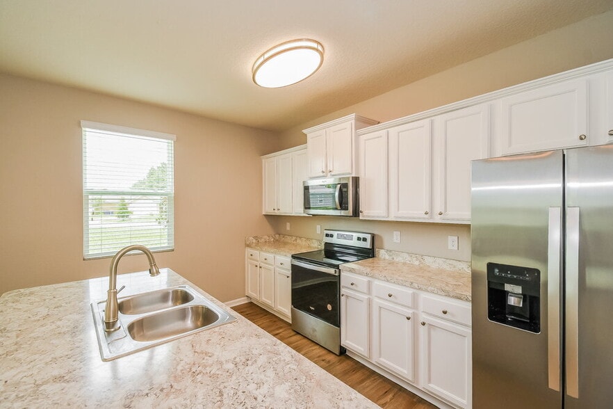 Building Photo - 6737 Sandle Dr