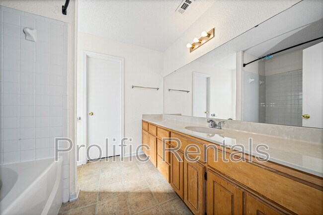 Building Photo - 3211 Tom Lockett Dr