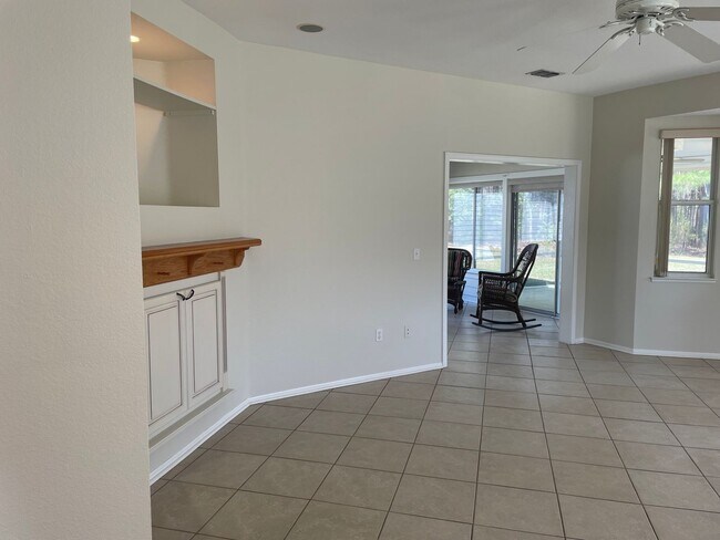 Building Photo - Unfurnished, Long Term Rental in Sun City!