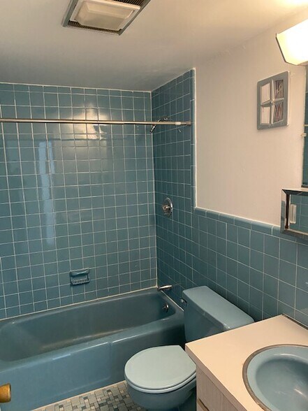 Building Photo - 153 Concord St