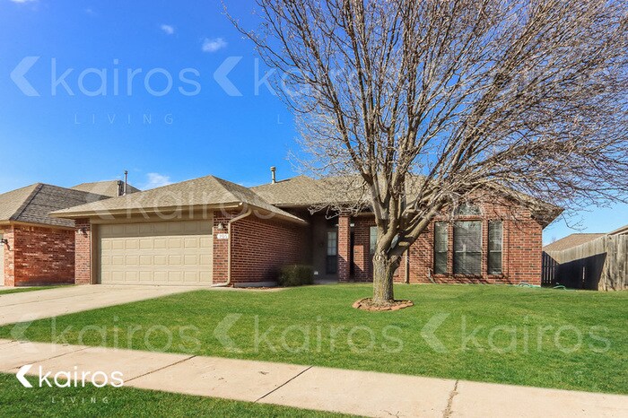 Building Photo - 705 SW 154th Pl