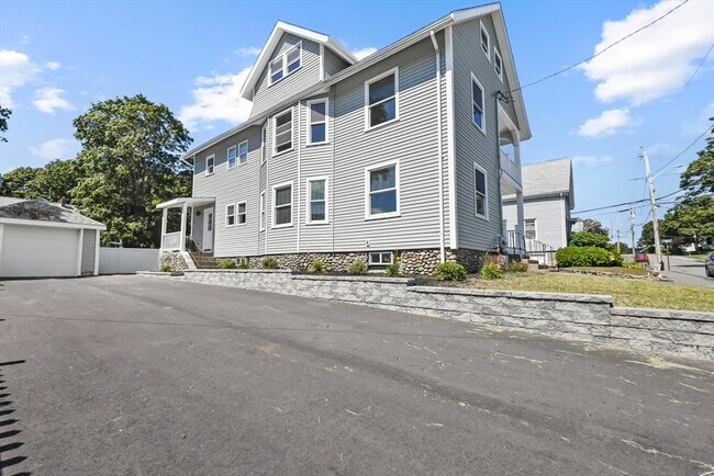 Building Photo - 10 Cain Ave