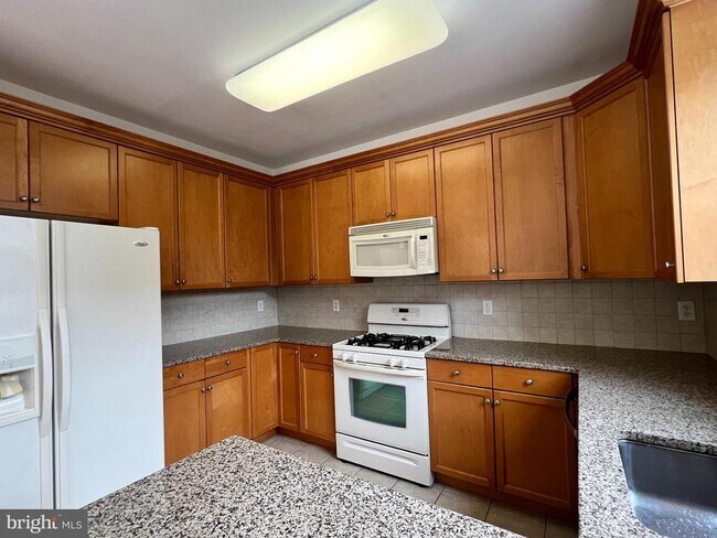 Building Photo - 422 Masterson Ct