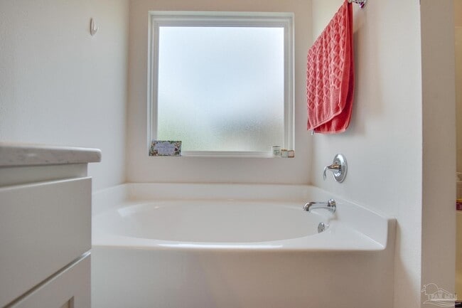 Building Photo - 229 Camellia Dr