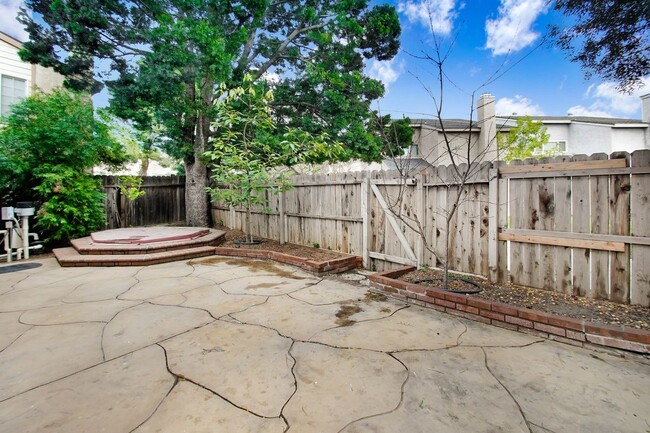 Building Photo - 2486 Stow St