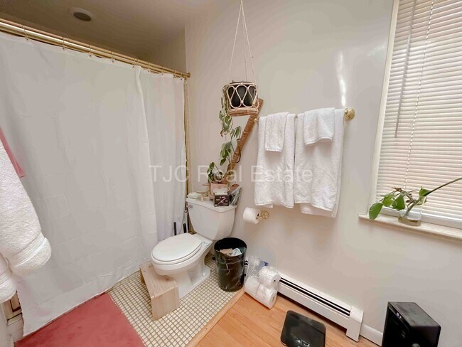 Building Photo - 1939 Olive St