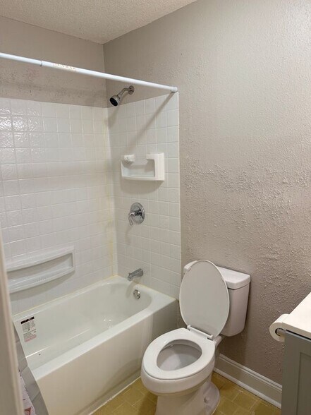 Building Photo - 417 De Armas St