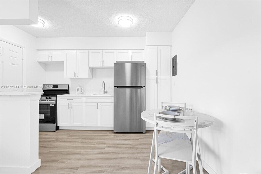 Building Photo - 13090 Griffing Blvd
