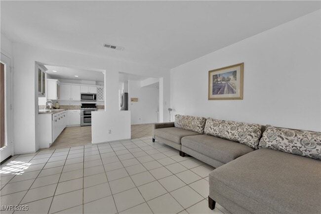 Building Photo - 2128 Desert Pines St