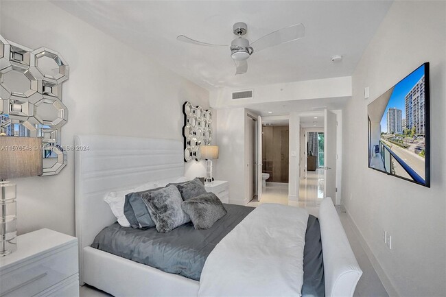 Building Photo - 3040 N Ocean Blvd