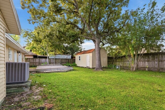 Building Photo - 2918 Tarpey Ave