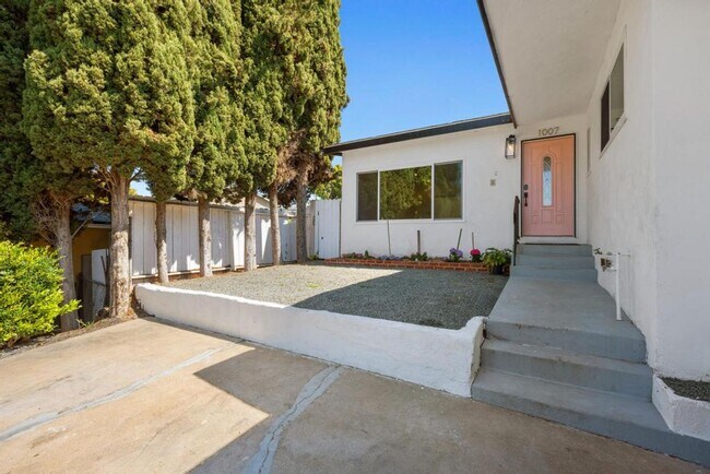 Building Photo - 1007 Winston Dr