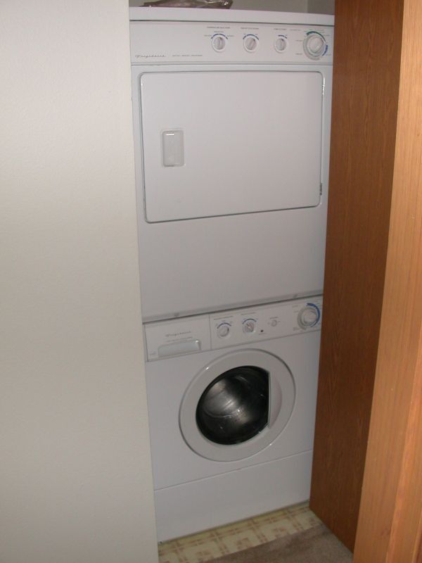Building Photo - Hidden Gem in Northeast Seattle w/ In-Unit Washer/Dryer!