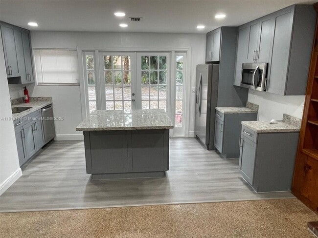 Building Photo - 846 SW 10th St