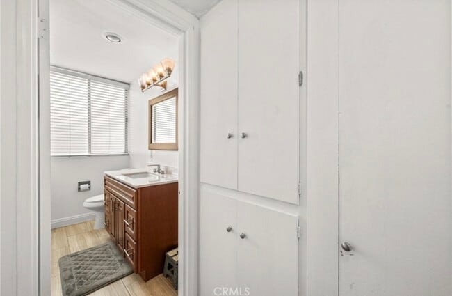 Building Photo - 6979 Palm Ct