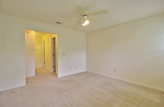 Building Photo - 784 Inwood Dr